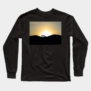 Silhouette of walkers  on the peak of mam tor derbyshire Long Sleeve T-Shirt